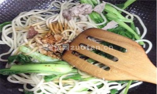 肉丝青菜炒面步骤图4