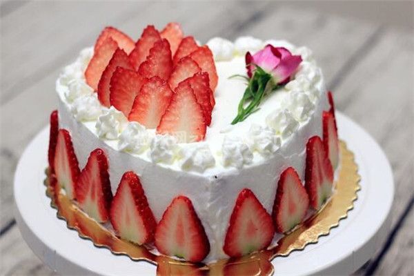 烤箱做草莓奶油蛋糕的家庭做法【图解】_草莓控不能错过