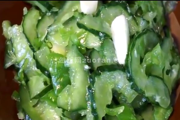 凉拌黄瓜的最简单做法_简单的天然绿色营养凉菜