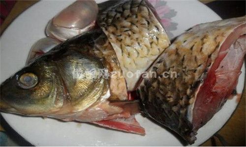 清炖鲤鱼和豆腐步骤图1