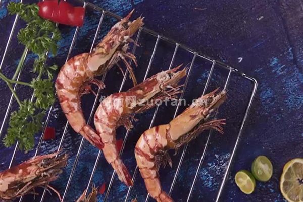 盐烤黑虎虾的做法教程_虾中之虎肉质鲜美