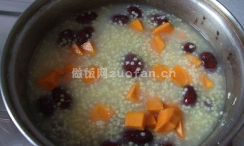 南瓜红枣小米粥步骤图3