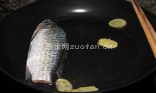 清炖豆腐鱼汤步骤图2