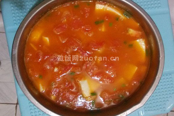 西红柿豆腐汤的做法_做法简单口感酸爽开胃