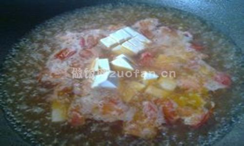 西红柿鸡蛋豆腐汤步骤图3