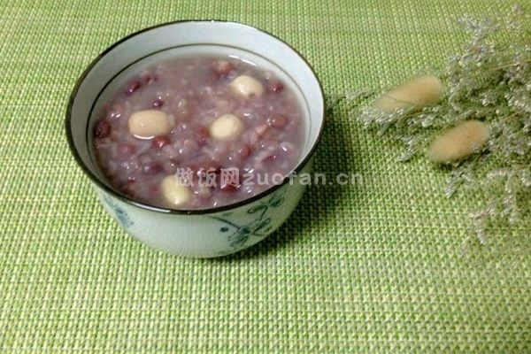 莲子薏仁红豆粥的简单做法_美容养颜的润肤佳品