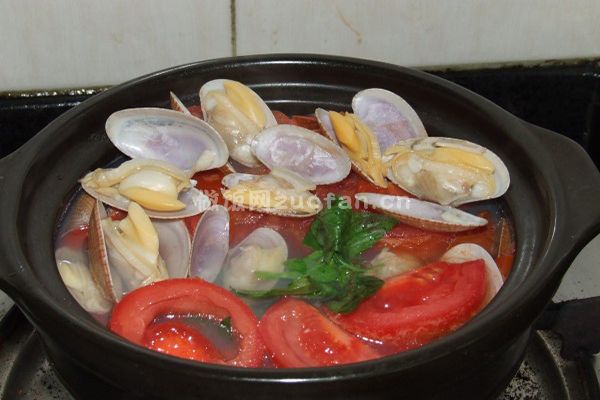 西红柿蛤蜊海鲜汤的做法_这个冬日不可缺少的汤