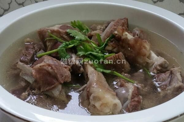 清炖陕西羊肉汤的做法_清香味鲜冬季滋补