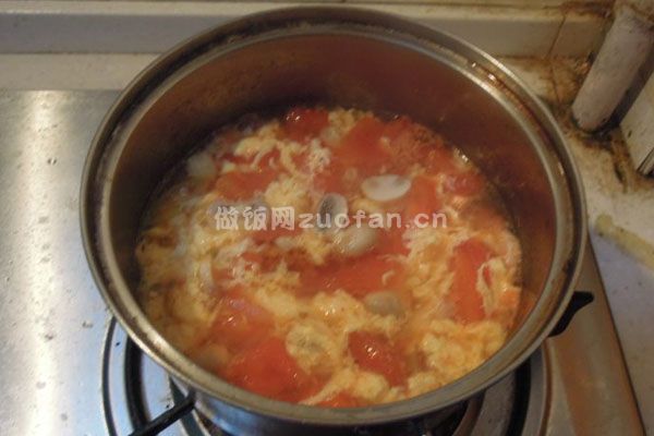 西红柿蘑菇鸡蛋汤的家常做法_零难度快手家常炖汤
