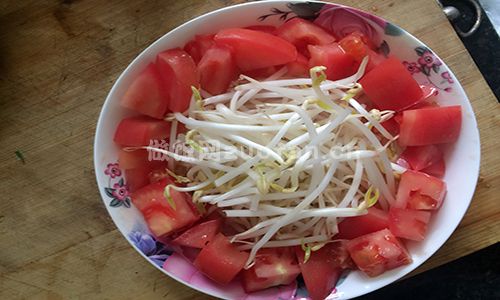 西红柿菠菜鸡蛋汤步骤图1