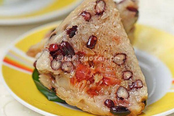 红豆肉粽子的做法和配料_端午节在家怎么包粽子