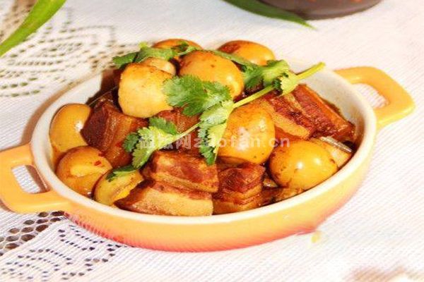 川式口蘑鹌鹑蛋烧肉的做法_一道道香喷喷的硬菜