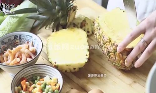 泰国菠萝炒饭步骤图1