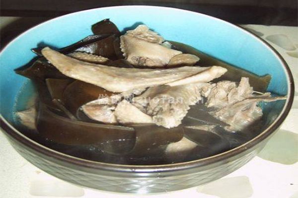 农家老鸭炖海带汤的做法_孩子在家超级爱喝的汤品