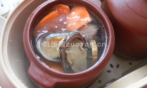 胡萝卜鲍鱼炖排骨汤步骤图4