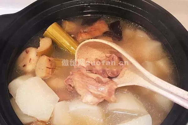 广东老火甘蔗马蹄羊肉汤的做法_解毒润燥益气消食