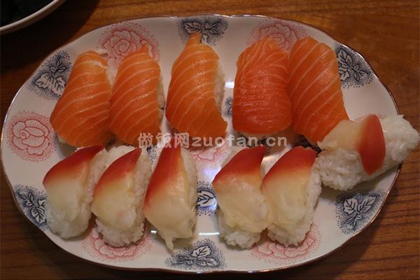 简单日本正宗寿司的做法_可爱味道不输外卖的寿司
