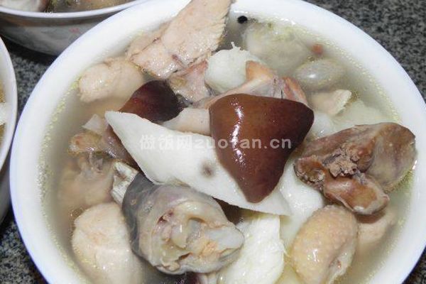 香菇炖鸡补汤的家常做法_香菇炖鸡汤如何简单制作