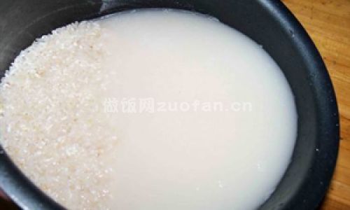 鲜奶大米粥步骤图1