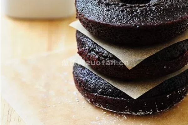 美式黑巧克力蛋糕的做法_不能忘怀的首选甜品
