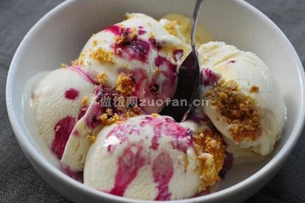 蓝莓芝士冰淇淋的简单做法_冰冰凉有味道