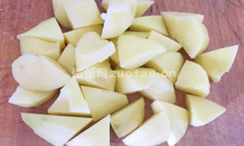 东北红烧鸡腿炖土豆步骤图1
