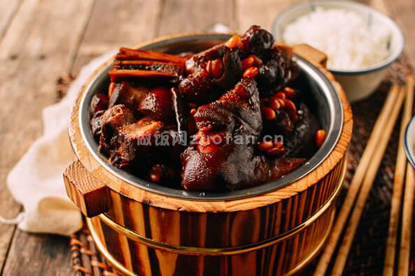 广东黄豆焖猪蹄的正宗做法_怎么煮酥软入味