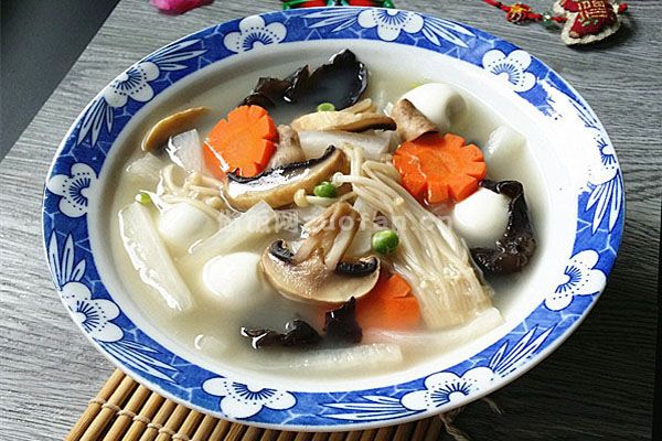 菌菇浓汤的家常做法_鲜甜可口暖胃暖身