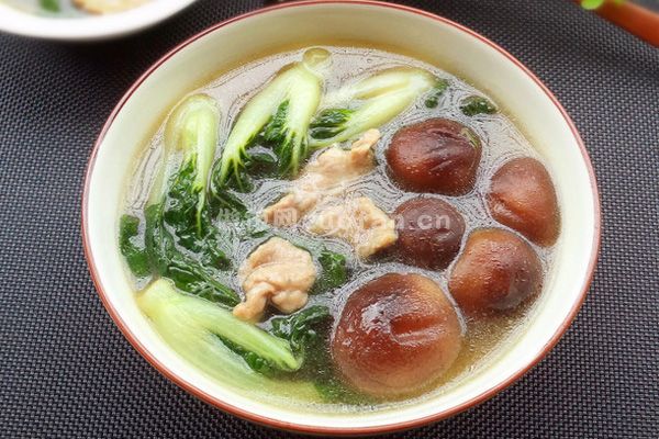 香菇青菜汤的做法步骤_简单好味配饭汤