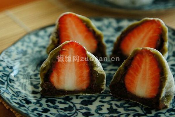 日式抹茶草莓大福的做法_香甜软糯的饭后小甜点