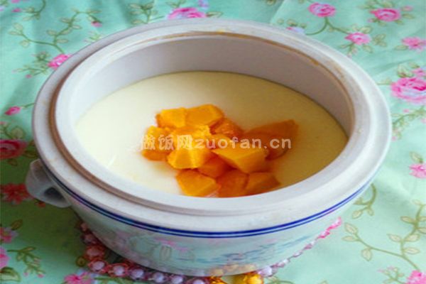 木瓜牛奶炖鸡蛋的做法_让肌肤红润光泽的养颜汤