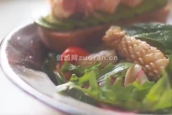 开胃前菜鱿鱼蔬菜沙拉的做法_简单易学减肥美食
