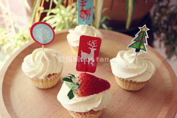 草莓杯子蛋糕的制作方法_圣诞节精致可爱小点心