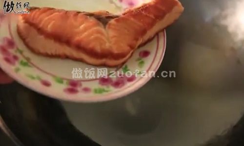 时蔬鲑鱼炒饭步骤图5