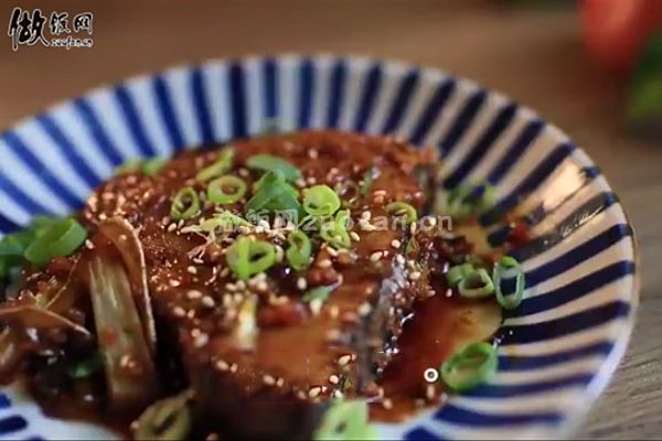 韩国金枪鱼拌饭的正宗做法_鲜香美味的鲔鱼烤饭