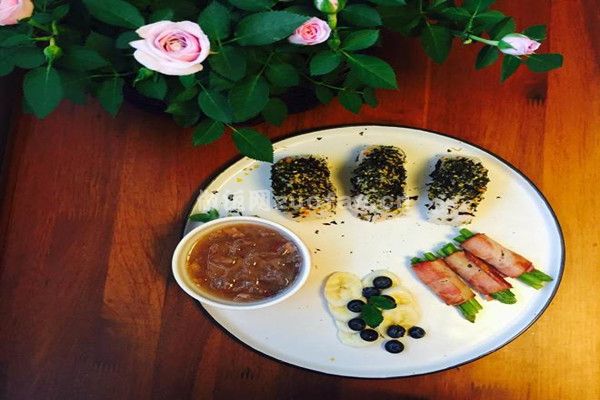 日本寿司饭团的做法_充满异国情调的休闲小吃