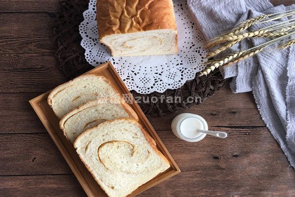 面包机版肉松吐司面包的做法_松软拉丝双重滋味