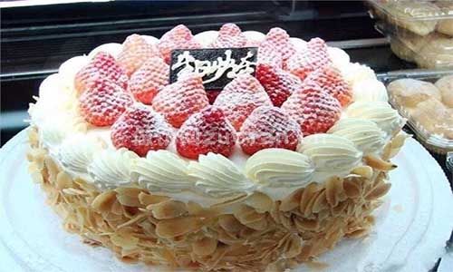 草莓杏仁淡奶油蛋糕步骤图5