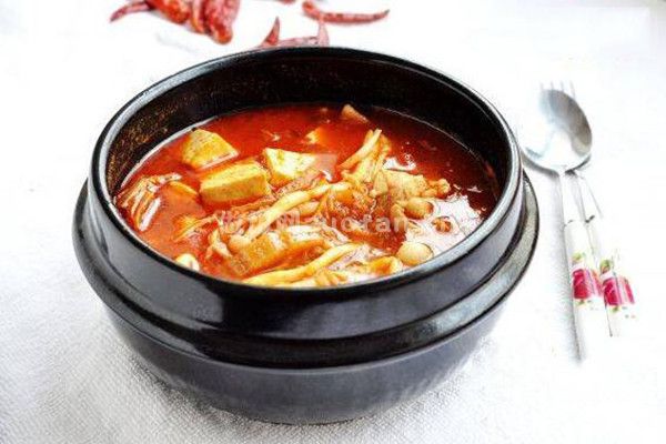 经典韩国泡菜豆腐汤的做法_酸辣爽口驱寒暖胃