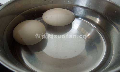 红枣桂圆鸡蛋汤步骤图1