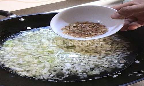 白菜海米疙瘩汤步骤图3