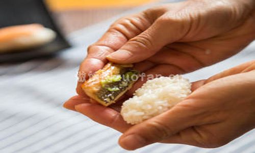 日本手握寿司步骤图4