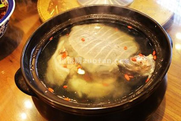 清炖元鱼汤的做法_肉嫩汤鲜别有一番滋味