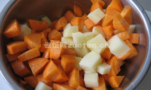 牛肉胡萝卜土豆焖饭步骤图1