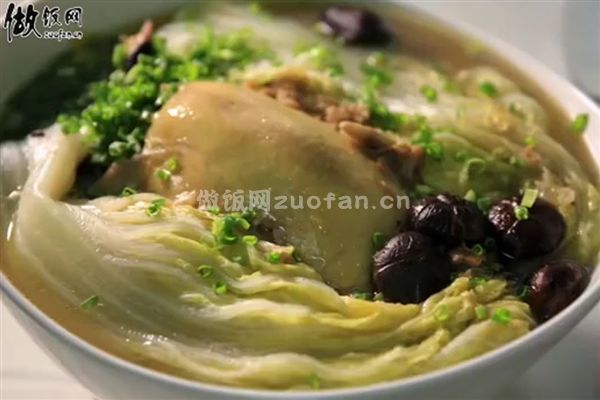 农家白菜炖鸡汤的做法_豪华汤底原汤原味