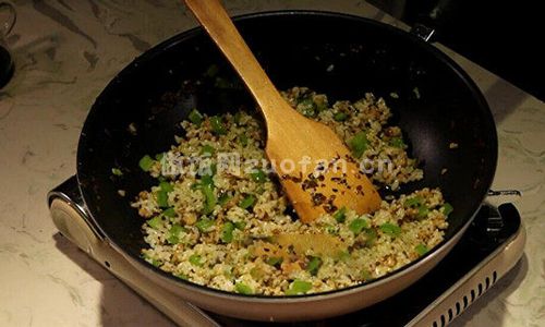 碎米芽菜炒饭步骤图5