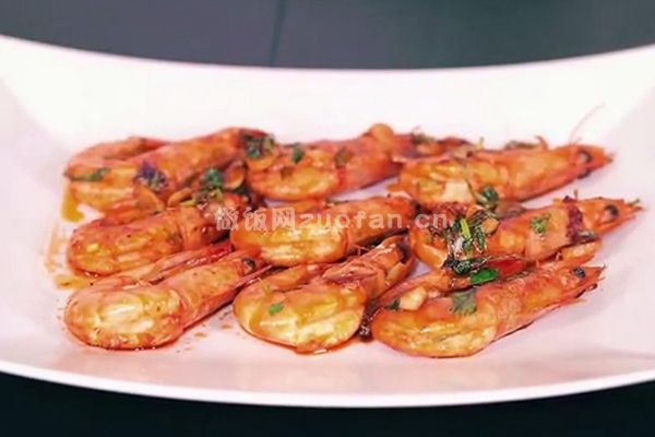 家常油焖茄汁大虾的简单做法_鲁菜经典美味菜肴