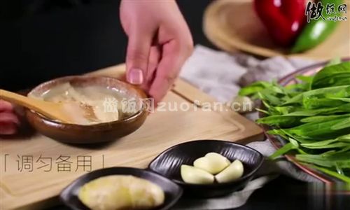 椒丝腐乳炒空心菜步骤图1