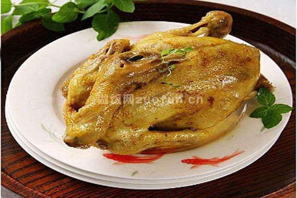 广东烤盐焗鸡的做法_鸡香清醇肉质鲜嫩