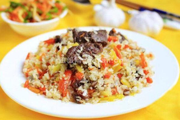 新疆牛肉抓饭的家常做法_特色西北美食新疆一绝